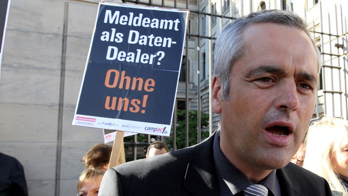 Andreas Breitner, Innenminister Schleswig-Holstein, bei Anti-Meldegesetz-Demo vor dem Bundesrat, 2012