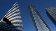 Das "One World Trade Center" (Mitte) in New York