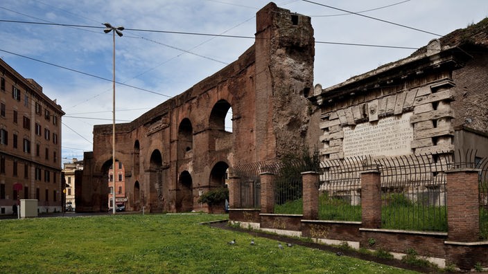 Reste der Aqua Claudia bei der Porta Maggiore in Rom