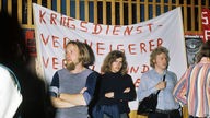 Kriegsdienstverweigerer bei Demo in Bonner Beethovenhalle, 1974