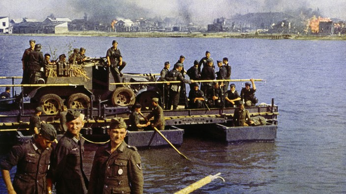 Deutsche Soldaten beim Vormarsch in der Sowjetunion im Sommer 1941