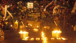 Das Grab des oppositionellen Pfarrers Jerzy Popieluszko im Februar 1985
