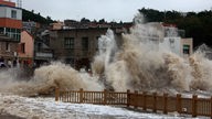 Flutwelle nach Taifun Fitow trifft Millionen-Metropole   