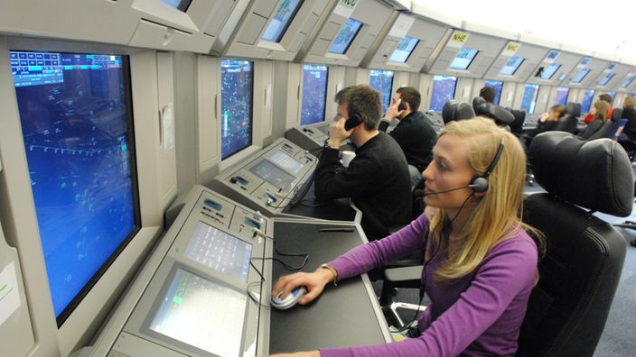 Fluglotsen in der Eurocontrol-Zentrale in Maastricht
