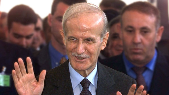 Ehemaliger syrischer Präsident Hafis al-Assad im arabischen Institut in Paris (Archivfoto vom 17.7.1998)