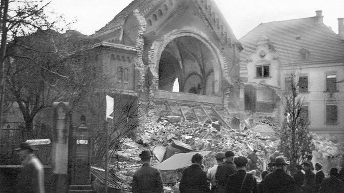 Von den Nationalsozialisten in der Progromnacht verwüstete und in Brand gesteckte Alte Synagoge in Chemnitz (9./10. November 1938)