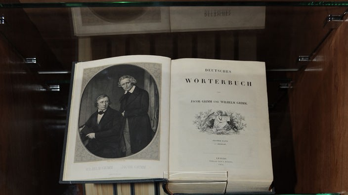 Präsentation des Deutschen Wörterbuchs der Brüder Grimm in einem Schaufenster