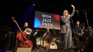 Moderator der WDR Jazzpreis Verleihung 2024: Götz Alsmann.