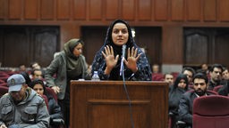WDR-Dokumentation "Sieben Winter in Teheran", ein Dokumentarfilm von Steffi Niederzoll aus dem Jahr 2023, Dauer 97 Minuten