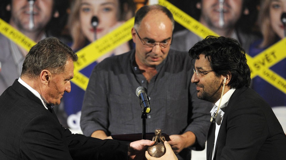 Open World Festival: Al Samadi Ahadi erhält den Preis als bester Regisseur für seinen Film "The Green Wave"
