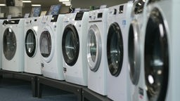 Das Bild zeigt verschiedene Modelle einer Waschmaschine. 