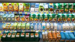 Das Bild zeigt verschiedene Veggie-Produkte im Supermarkt.