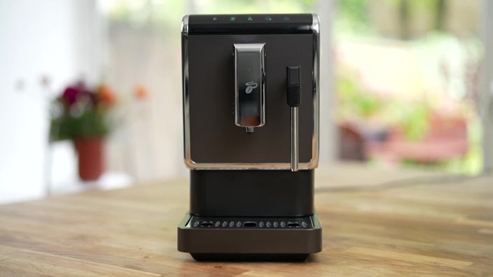 Das Bild zeigt den Kaffeevollautomaten Tchibo Esperto Latte. 