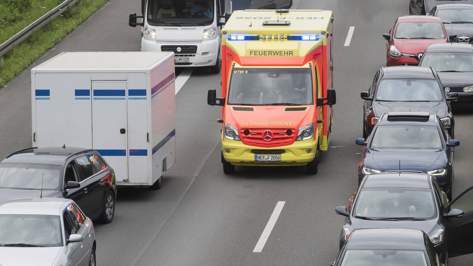 Rettungsgasse Richtiges Verhalten Kann Leben Retten Verkehrsthemen