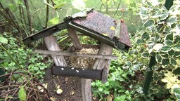 Ein Vogelhaus im Garten