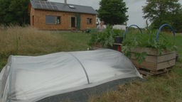 Eine Biogasanlage in einem Garten