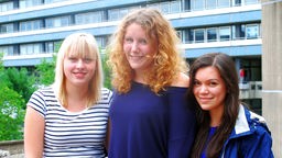 Die Abiturientinnen Laura Hering, Lisa Kahlke und Debora-Michele Grote Urtubey