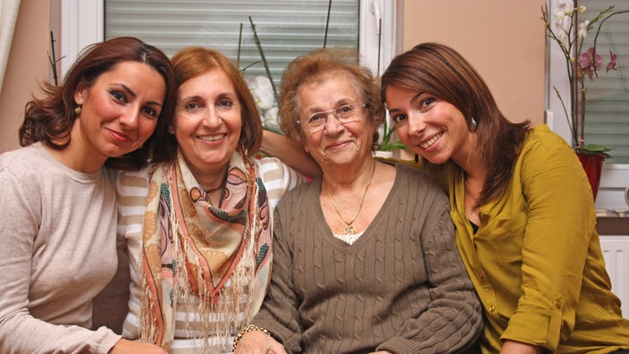 (von links) Müjde und Kadriye Hancioğlu, Fatma Benzeroğlu und Mine Hancioğlu