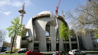 Der Rohbau des Gebets-Saals und der Minarette ist am Samstag ( 09.04.2011 ) schon fast fertig.