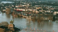 Blick auf das Deutsche Eck bei Koblenz bei Hochwasser, 1995