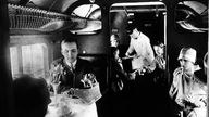 Speisen- und Getränkeservice an Bord einer Junkers G31 der Lufthansa im Jahre 1928