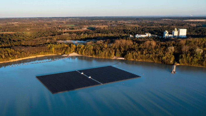 Floating-PV-Anlage schwimmt auf dem Silbersee III in Haltern am See