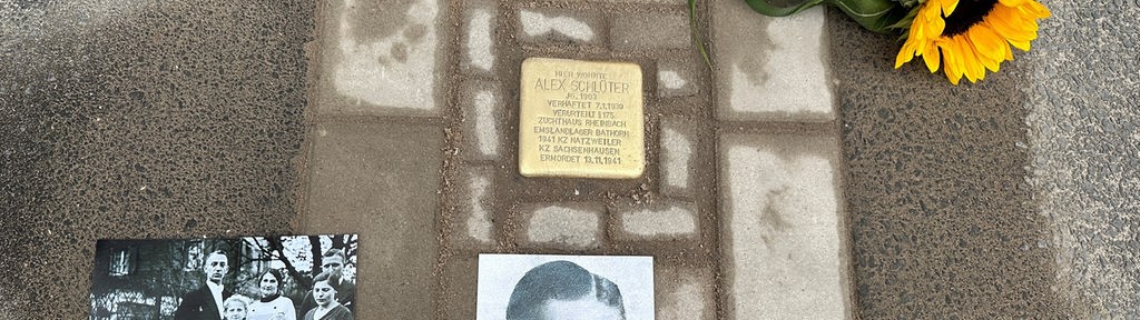 Verlegung des Stolpersteins für Alexander Schlüter