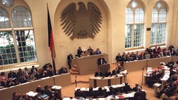 Der Bundestag debattiert in Bonn im Wasserwerk ueber Berlin als neue Bundeshauptstadt (Foto vom 20.06.1991)