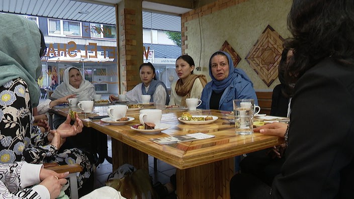 Afghanische Frauen nach Siegen gerettet