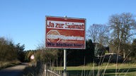 Schild mit der Aufschrift: Stop Rheinbraun
