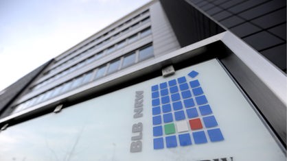 Ein Hinweisschild auf die Zentrale des Bau- und Liegenschaftsbetriebs (BLB) Nordrhein-Westfalen