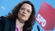 SPD-Generalsekretaerin Andrea Nahles spricht am Montag (06.09.10) in Berlin waehrend einer Pressekonferenz