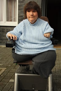 Brigitte Rohr im Rollstuhl