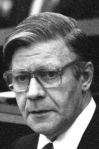 Helmut Schmidt am Rednerpult 1977