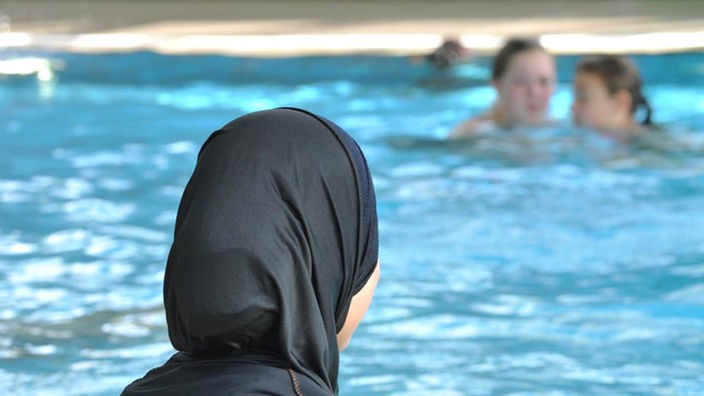 Muslima muss zum Schwimmunterricht