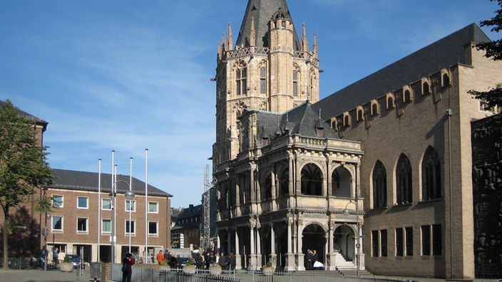 Das historische Rathaus in Köln und der Spanische Bau