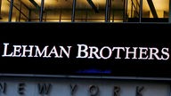 Leuchtschrift 'Lehman Brothers' an einem Gebäude in New York