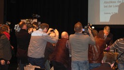 Pressekonferenz in der Rheinhausenhalle mit den Journalisten