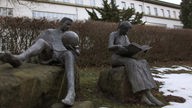 Skulpturen vor dem Aloisiuskolleg Bonn