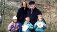 Johannes Rau mit Ehefrau Christina und den drei Kindern auf der Nordseeinsel Spiekeroog im Jahr 1990