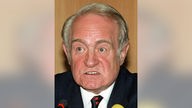 Johannes Rau kündigt 1998 seinen Rücktritt an