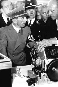 Propaganda-Chef Joseph Goebbels auf der Rundfunkausstellung 1939