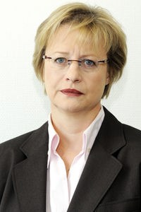 Archivleiterin Bettina Schmidt-Czaia