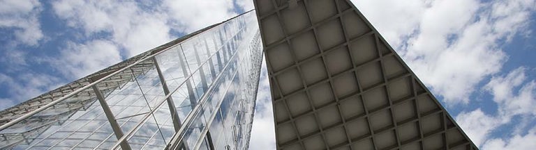 Glasfassade des Bonner Post-Towers