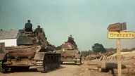 Deutsche Panzer beim Vormarsch an der polnisch-sowjetischen Grenze (Aufnahme von 1941)
