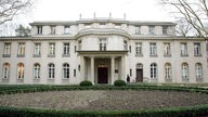 Ehemalige SS-Villa und heutige Gedenk- und Bildungsstätte "Haus der Wannsee-Konferenz" in Berlin, in der 1942 die Konferenz zur "Endlösung der Judenfrage" stattfand 