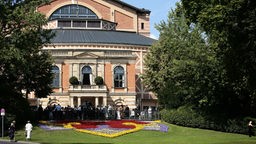 Königsportal des Festspielhauses am (Grünen Hügel) in Bayreuth