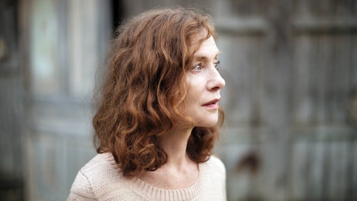 Nathalie (Isabelle Huppert) entscheidet sich, bewusst den Veränderungen in ihrem Leben entgegenzutreten.