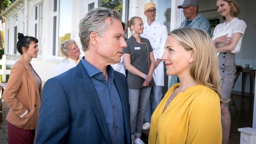 Eine romantische Affäre: Nora (Tanja Wedhorn) mit ihrem „Ex“ Peer (Dirk Borchardt).
