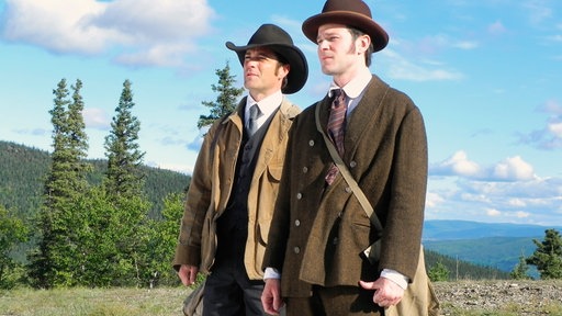 Det. Murdoch (Yannick Bisson, l.) und Jack London (Aaron Ashmore).